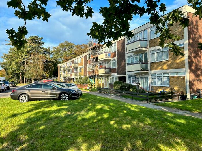 2 Bedroom Apartment To Rent In Ifield, RH11