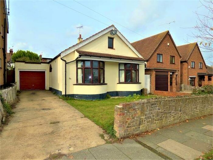 2 Bedroom Detached Bungalow To Rent In Flemming Avenue, Leigh-on-Sea, Leigh-on-Sea, Essex., SS9