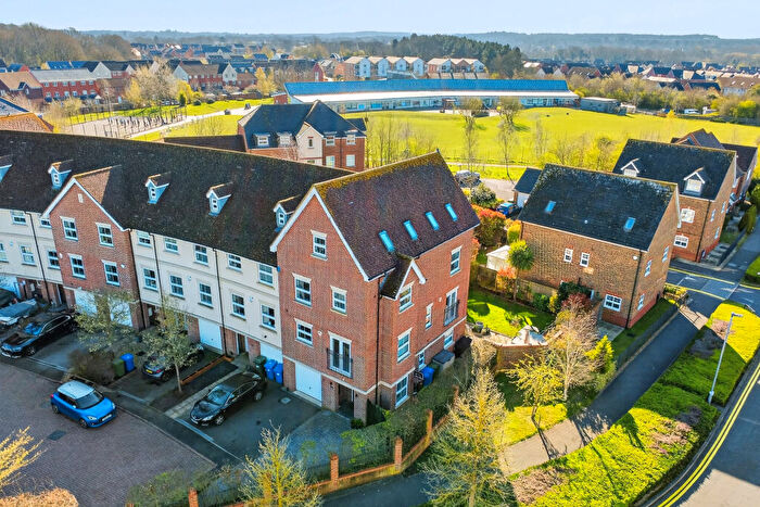 5 Bedroom End Of Terrace House For Sale In Siskin Gate, Bracknell, RG12