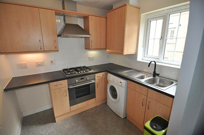 2 Bedroom Flat To Rent In Sandhill Close, Bradford, BD8
