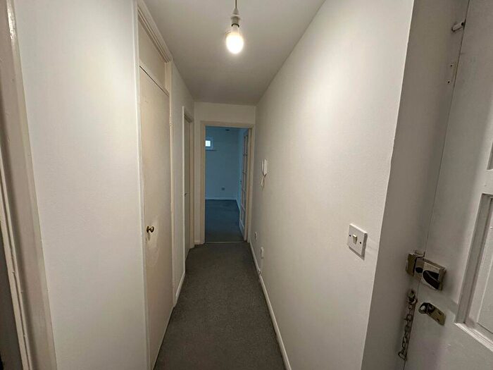 1 Bedroom Flat To Rent In Express Drive, Ilford, IG3