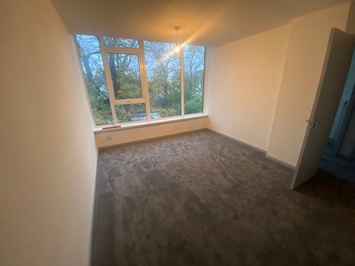 3 Bedroom Flat To Rent In Albrighton House, Browns Green, Birmingham, B20