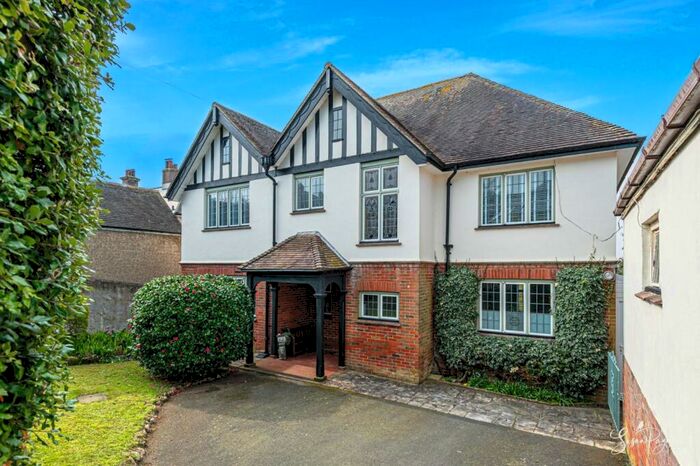 5 Bedroom Detached House For Sale In Nunwell Street, Sandown, PO36