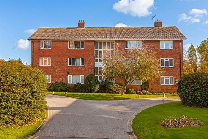 2 Bedroom Flat For Sale In Meadway Court, Worthing, BN13