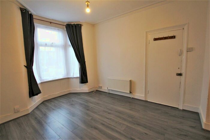 1 Bedroom Flat To Rent In Nine Acres Close, Manor Park, London, E12