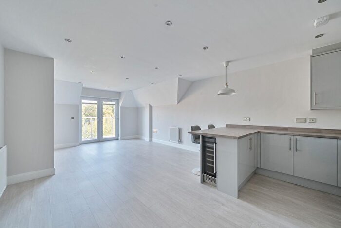 2 Bedroom Flat For Sale In Connaught Road, Brookwood, Woking, GU24