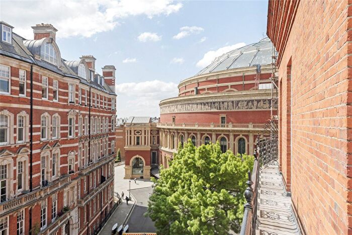 2 Bedroom Flat For Sale In Kensington Gore, London, SW7