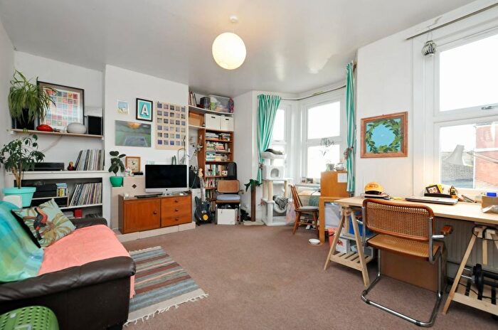 4 Bedroom Semi-Detached House To Rent In Stapleton Villas, Wordsworth Road, London, N16