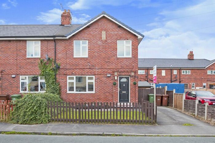 2 Bedroom End Of Terrace House For Sale In Brooklands Road, Walton, Wakefield, WF2