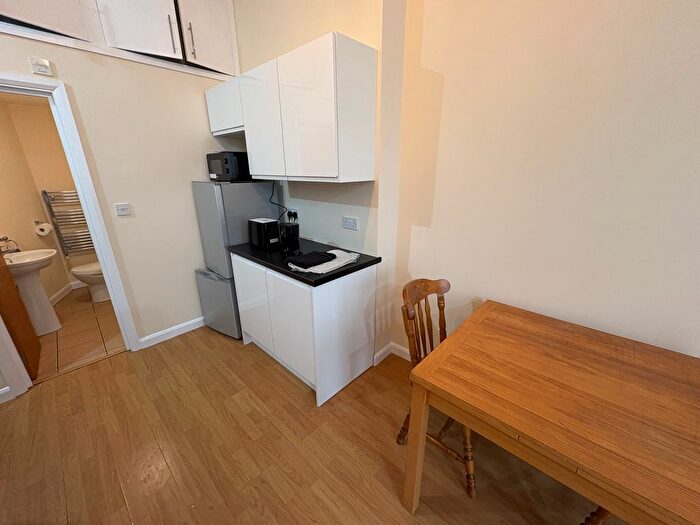 Studio To Rent In Hornsey Road, London, N19