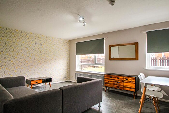 4 Bedroom Apartment To Rent In Westfield Court, Hyde Park, Leeds, LS3