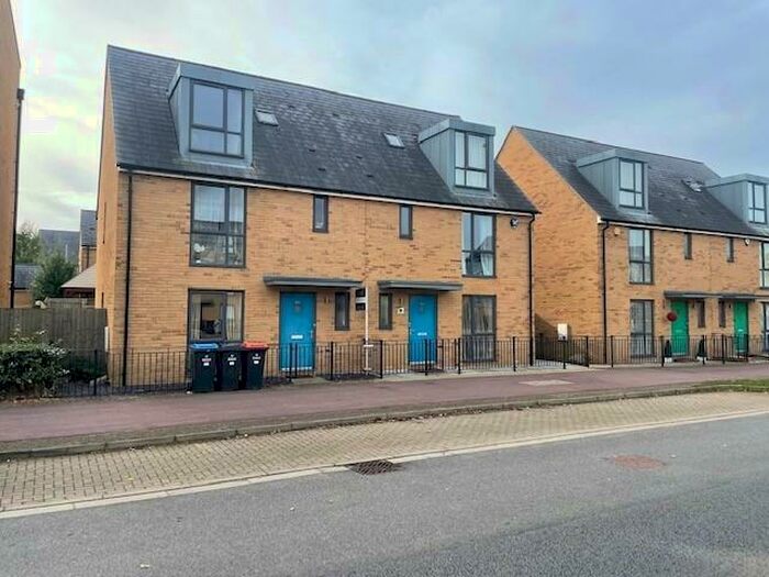 4 Bedroom Semi-Detached House To Rent In Fen Street, Brooklands, MK10