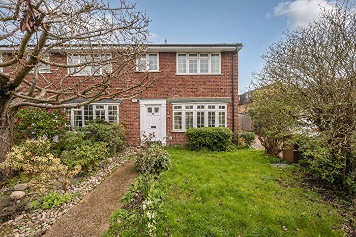3 Bedroom End Terrace House To Rent In Avenue Road, Raynes Park, London, SW20
