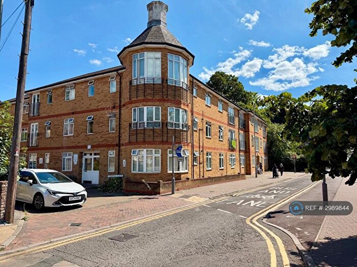 1 Bedroom Flat To Rent In Temple End, High Wycombe, HP13