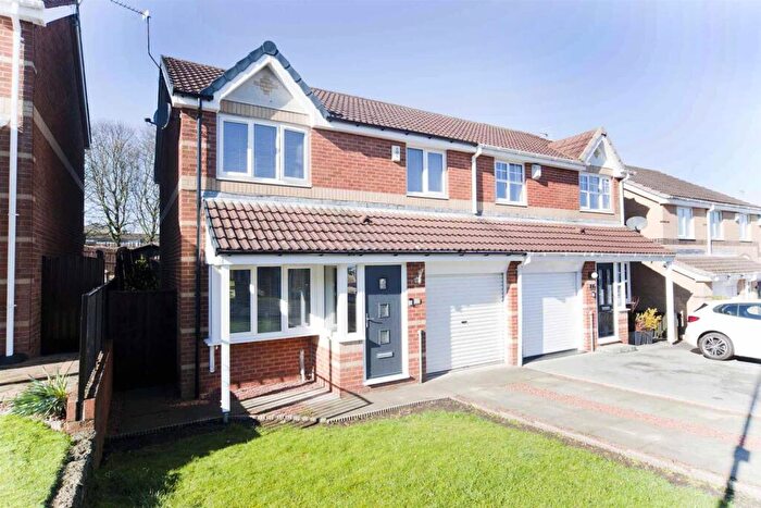 3 Bedroom Semi-Detached House For Sale In Lakemore, Peterlee, SR8