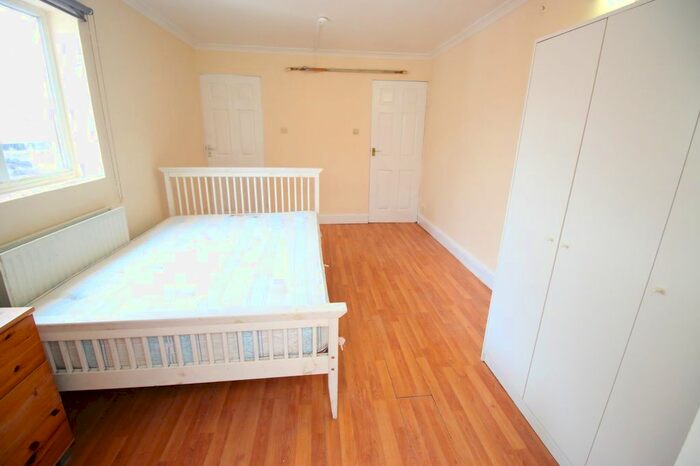 Studio To Rent In Hibernia Road, Hounslow, TW3