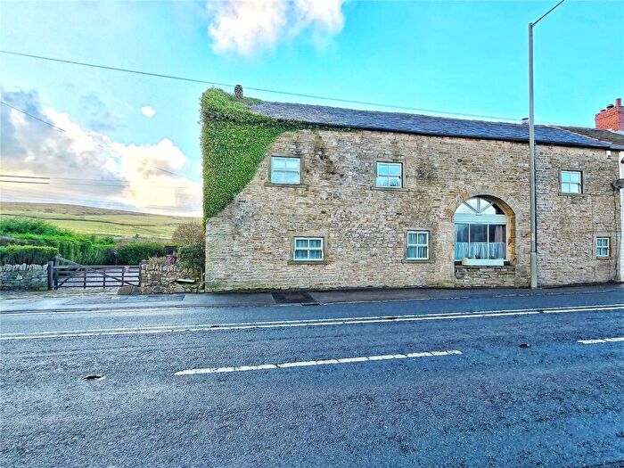 4 Bedroom Semi-Detached House For Sale In Waggoners Farm Barn, Manchester Road, Habergham Eaves, Burnley, BB11