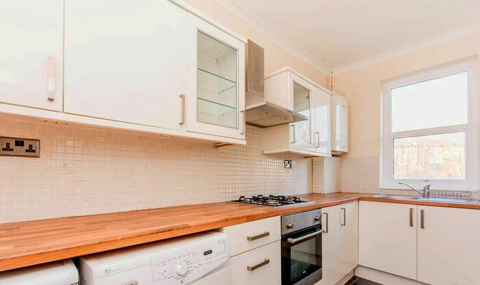 2 Bedroom Flat To Rent In York Road, North Acton, London, W3