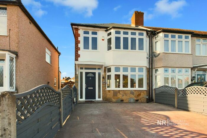 3 Bedroom End Of Terrace House To Rent In Henley Avenue, North Cheam, Surrey, SM3