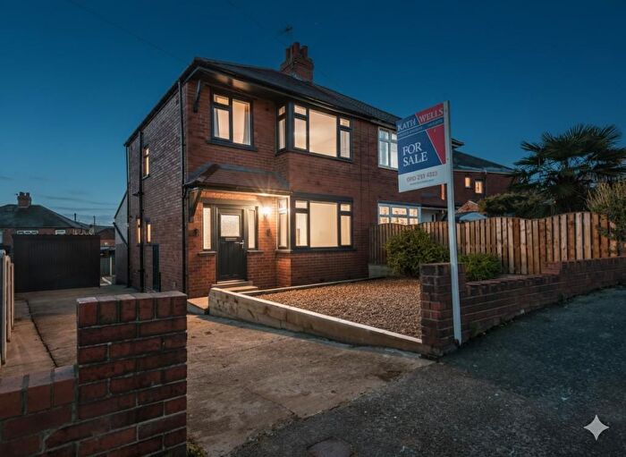 3 Bedroom Semi-Detached House For Sale In Lynwood Crescent, Leeds, LS12