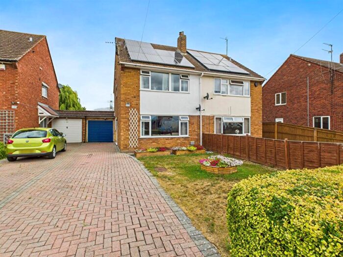 3 Bedroom Semi-Detached House For Sale In Park Avenue, Longlevens, Gloucester, GL2