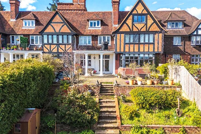 3 Bedroom Flat For Sale In Highfields, Marlow, Buckinghamshire, SL7