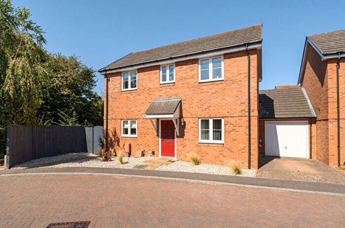 3 Bedroom Link Detached House For Sale In Tiller Close, Yapton, Arundel, BN18