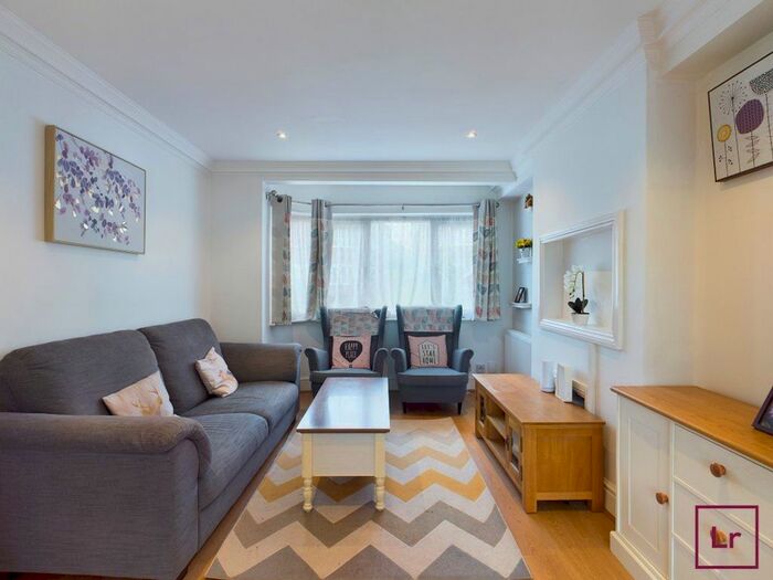 4 Bedroom Property To Rent In Collins Drive, Ruislip, HA4