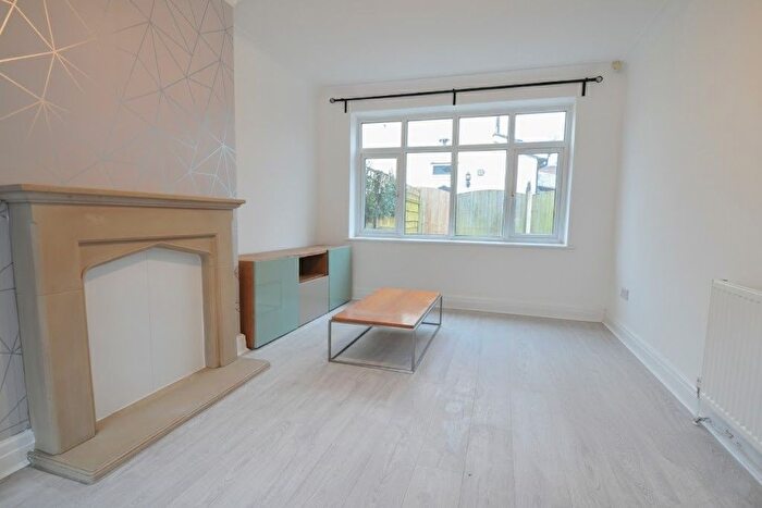 3 Bedroom Town House To Rent In Daisy Bank Avenue, Salford, M6