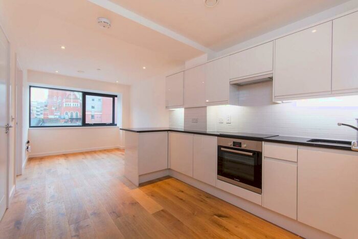 2 Bedroom Flat To Rent In Scarbrook Road, Central Croydon, Croydon, CR0