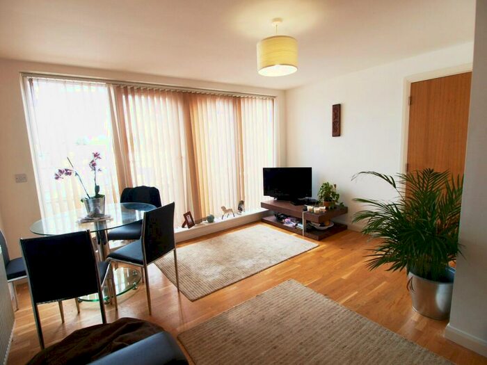 1 Bedroom Flat To Rent In Gallery Court, Arcadia Avenue, Finchley Central, N3
