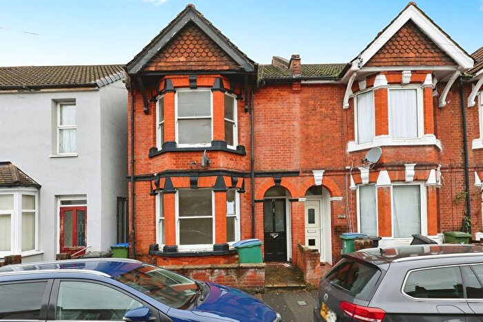 3 Bedroom End Terrace House For Sale In Francis Road, Watford, WD18