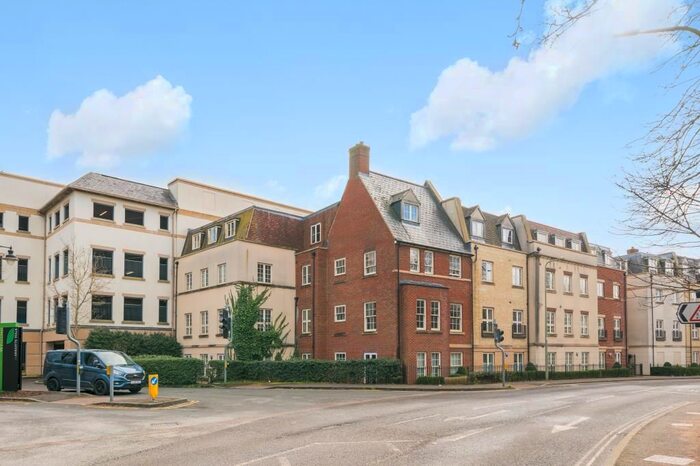 2 Bedroom Flat To Rent In Woodford Way, Witney, OX28