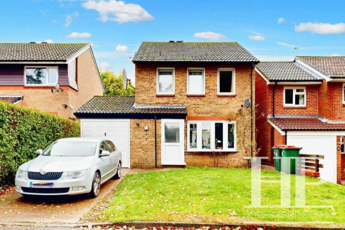 3 Bedroom Detached House To Rent In Sissinghurst Close, Crawley, RH10