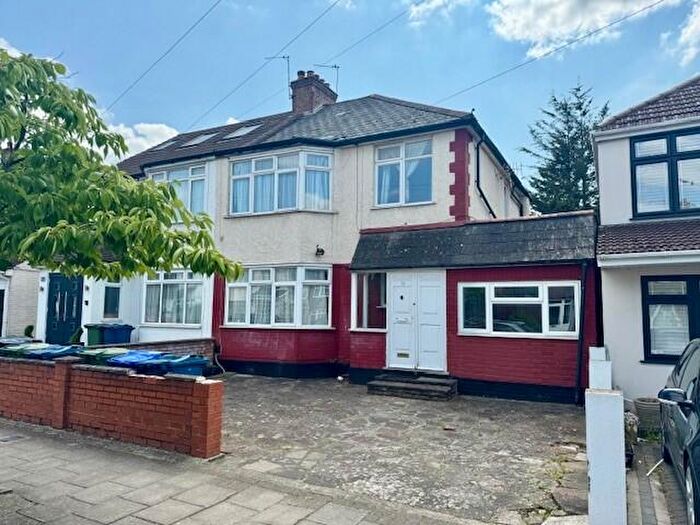 6 Bedroom Semi-Detached House To Rent In Francis Road, Harrow, HA1