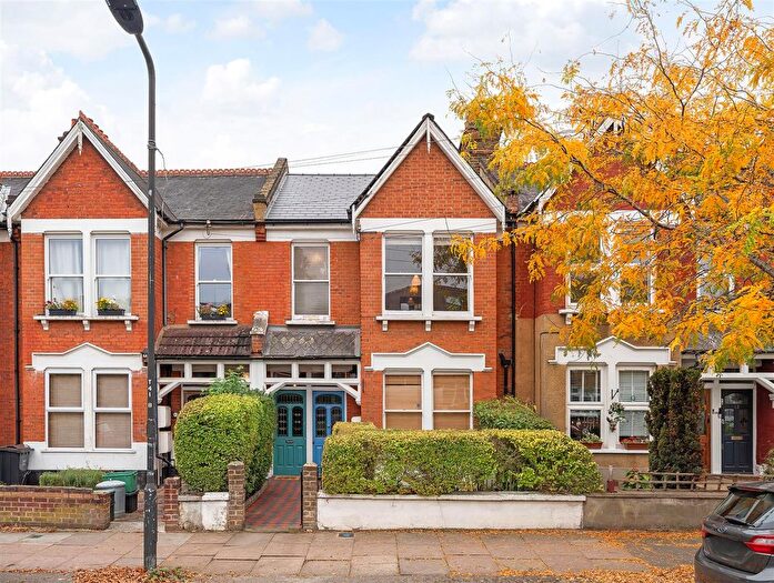 2 Bedroom Maisonette For Sale In Tremaine Road, Penge, London, SE20