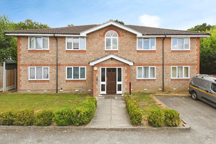 2 Bedroom Flat For Sale In Lancaster Drive, Langdon Hills, Basildon, Essex, SS16