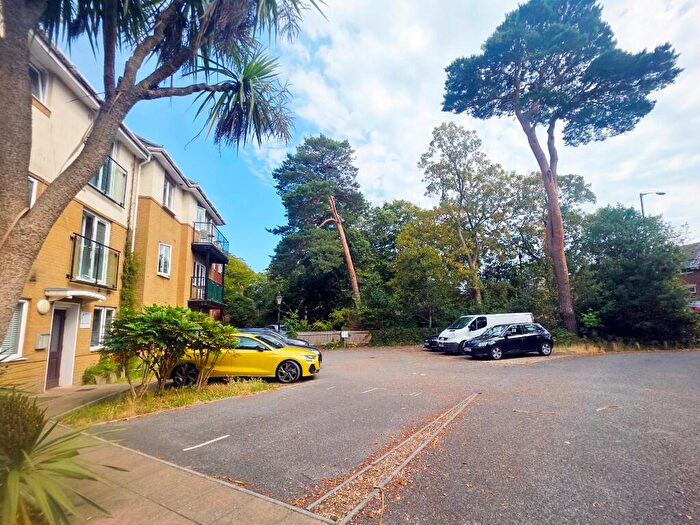 2 Bedroom Flat For Sale In Kingsholme, Richmond Park Road, Bournemouth, BH8