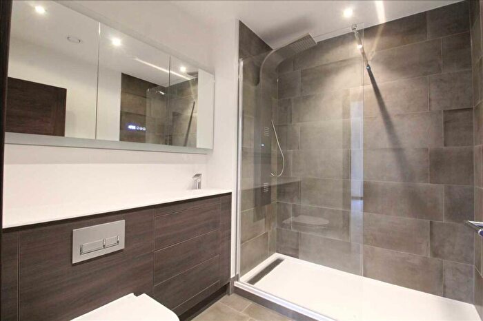 2 Bedroom Apartment To Rent In Westcliff On Sea, SS0