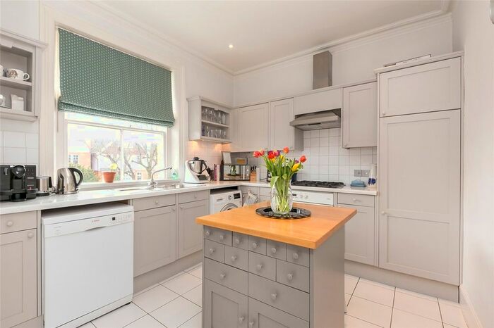 2 Bedroom Flat To Rent In Lyndhurst Road, Hampstead, NW3