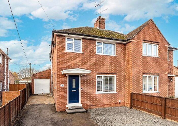 3 Bedroom Semi Detached House For Sale In Drake Avenue, Didcot, Oxfordshire, OX11