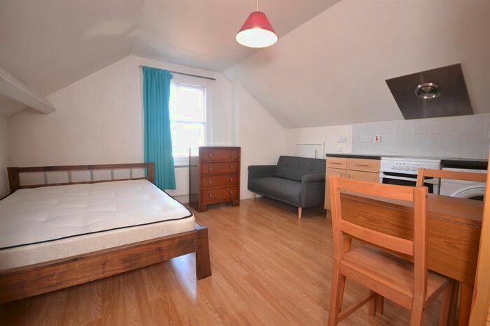 Studio To Rent In Connaught Road, Reading, Berkshire, RG30