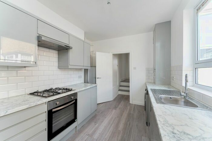 1 Bedroom Flat To Rent In Hollybush Hill, London, E11