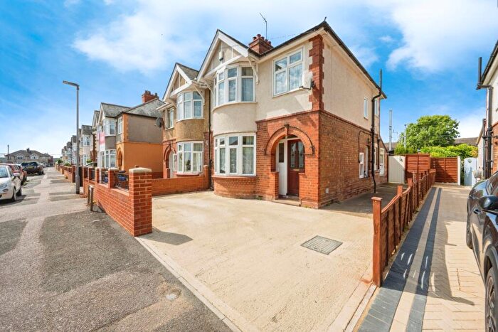 3 Bedroom House To Rent In Harefield Avenue, MK42