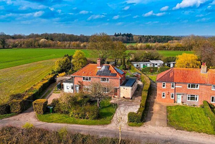 3 Bedroom Semi-Detached House For Sale In Malleson Place, East Carleton, Norwich, NR14