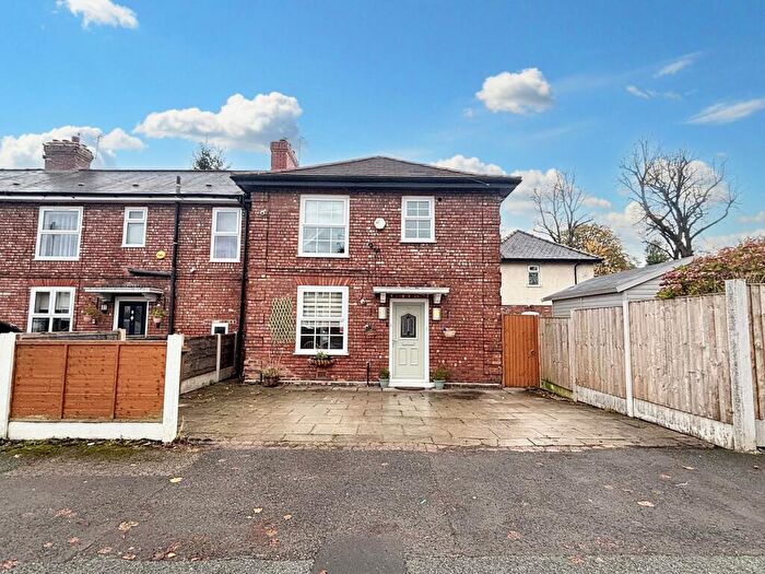 3 Bedroom End Of Terrace House For Sale In Birch Road, Worsley, M28