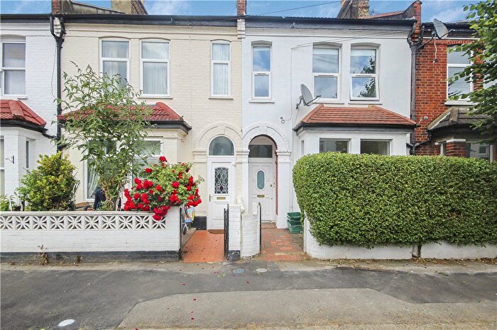 3 Bedroom Maisonette To Rent In Pitcairn Road, Mitcham, CR4