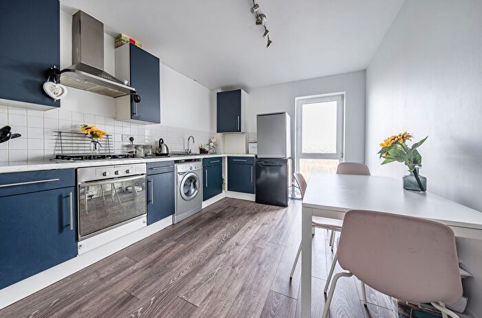 2 Bedroom Flat For Sale In Chelmer Apartments, North Crockerford, Basildon, SS16