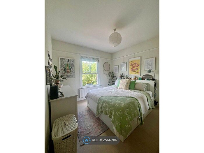 2 Bedroom Flat To Rent In Baillie Road, Guildford, GU1