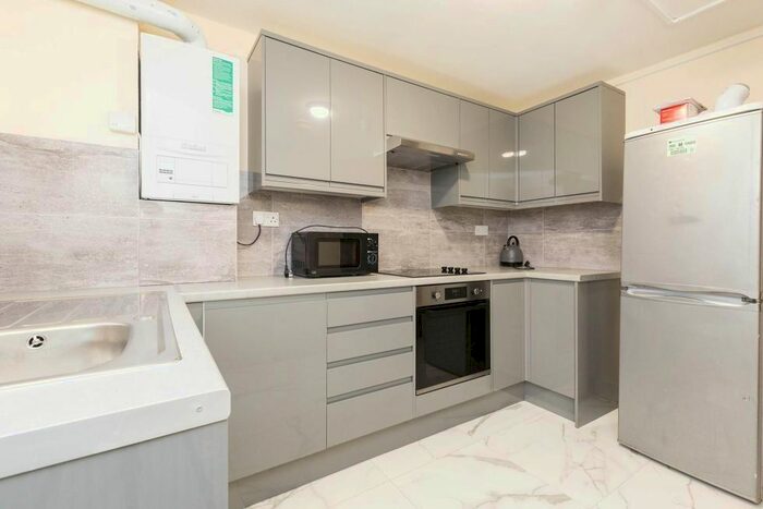 4 Bedroom Flat To Rent In Hoxton Street, London, N1